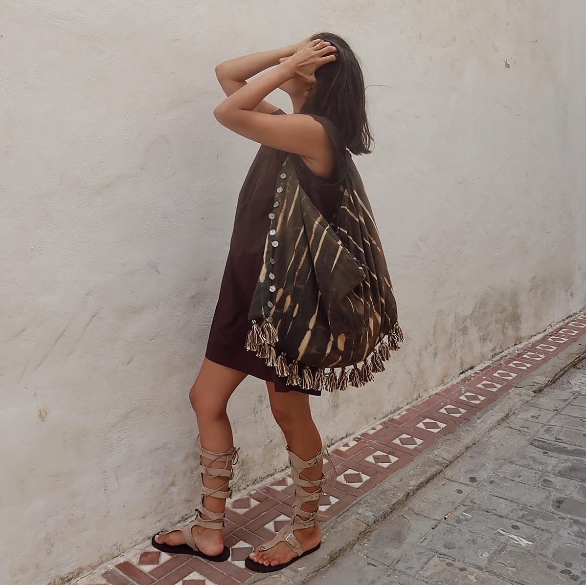 María García de Jaime con las sandalias de Parfois.