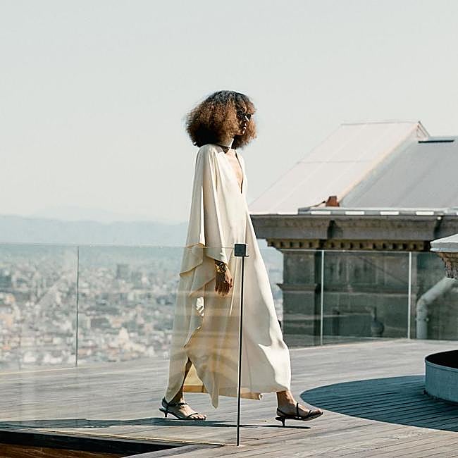 Vestido largo estilo túnica satinado