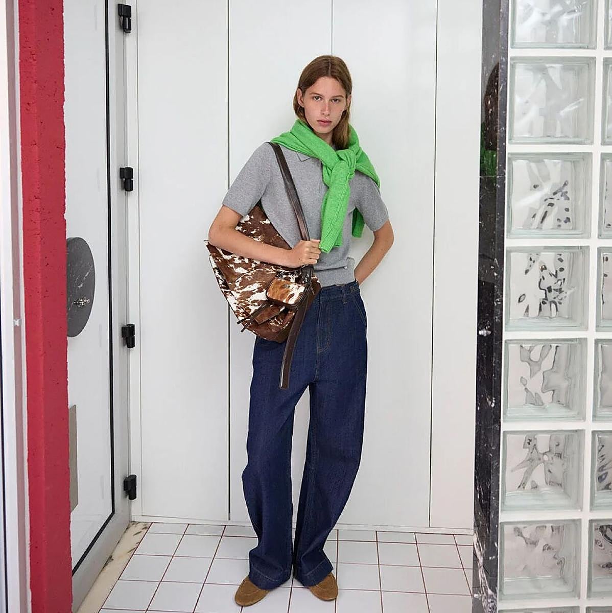 Modelo con prendas de Parfois