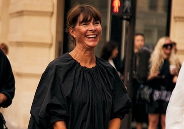 Mujer con la piel luminosa.