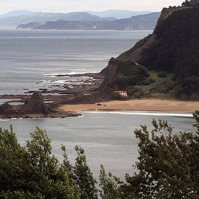La playa de Saturrarán está entre Ondarroa y Mutriku.