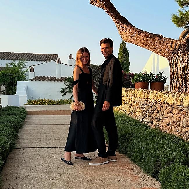 Olivia Palermo junto a su marido en Torralbenc, en Menorca.