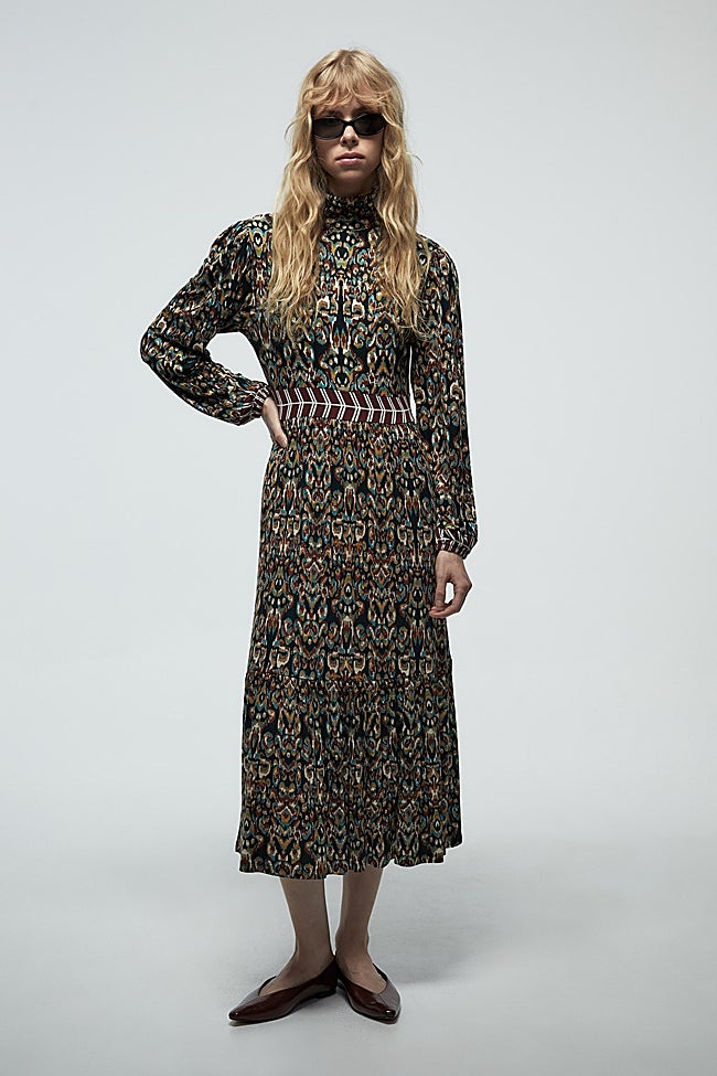 Vestido estampado de Sfera (25,99 euros)