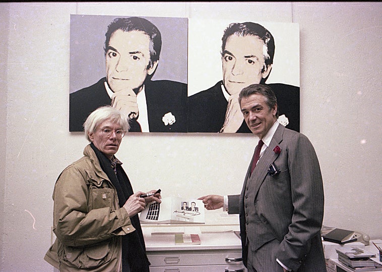 Andy Warhol con el galerista Fernando Vijande en su mítica visita a Madrid.