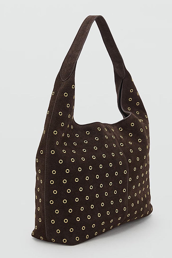 Bolso con tachuelas de Mango (79,99 euros)