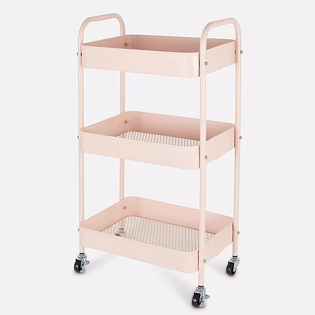 El carrito multiusos de Primark Home, disponible en rosa o crema, cuesta 16 euros.
