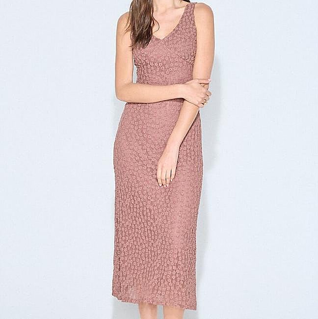 Vestido texturizado de Slowlove, 29,99 euros.