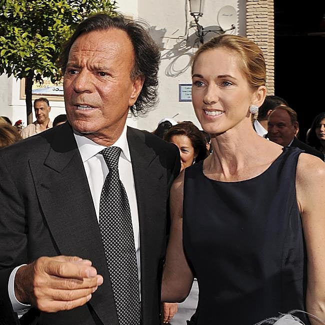 Julio Iglesias y Miranda Rijnsburger celebran este año sus Bodas de Cristal.