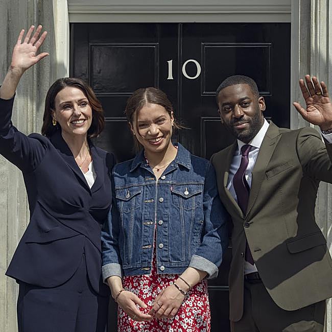 Suranne Jones, Isobel Akuwudike y Ashley Thomas como Abigail, Alex y Sylvie en una imagen de la miniserie británica, Rehén.