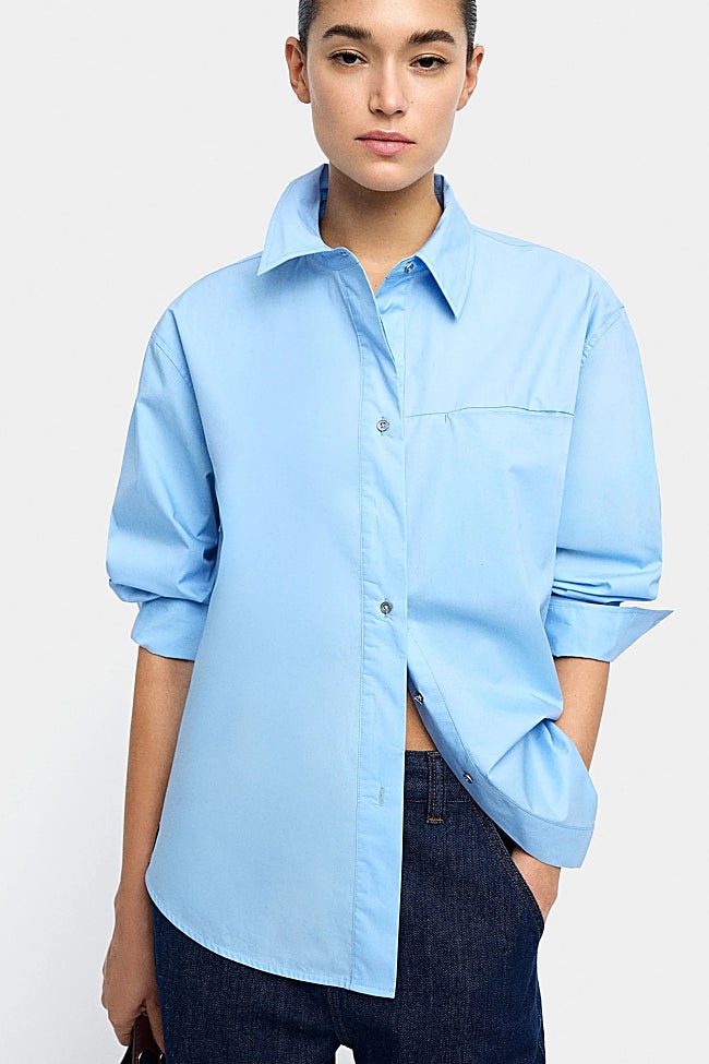 Camisa azul de Parfois (27,99 euros)