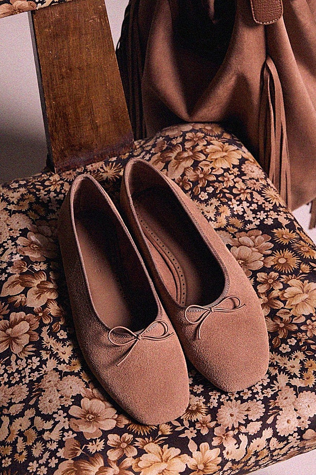 Bailarinas de ante de Stradivarius (29,99 euros)