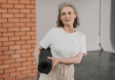 Hot Pilates a los 50: cómo empezar, ejercicios y trucos para empezar a eliminar grasa y trabajar el core desde el primer minuto