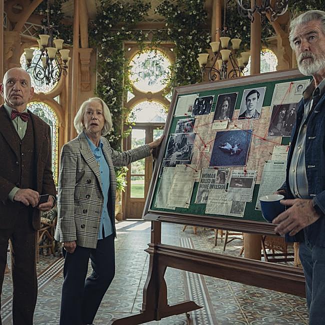 Ben Kingsley, Helen Mirren y Pierce Brosnan en una imagen de El club del crimen de los jueves.