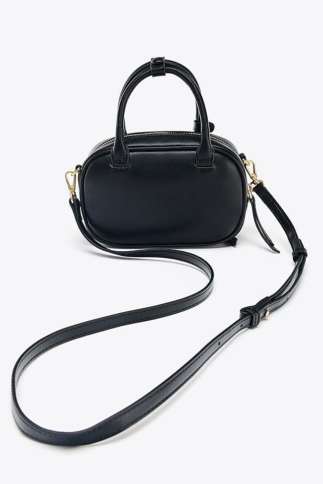 Bolso negro de Zara (25,99 euros)