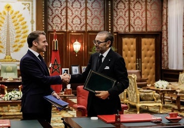 Una de las últimas apariciones diplomáticas de Mohamed VI, durante una visita en Rabat del presidente francés Emmanuel Macron, el pasado octubre.