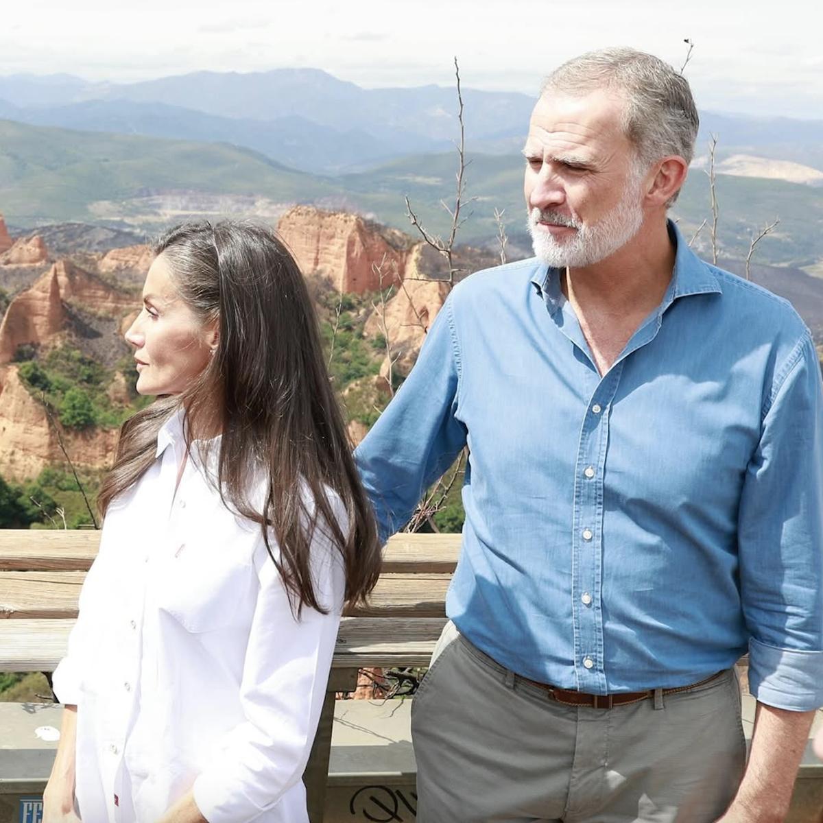 La primera parada de los reyes Felipe y Letizia en León fue el mirador de Orellán, en Las Médulas.