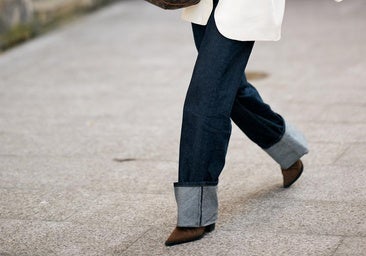 Un look con botines de serraje.