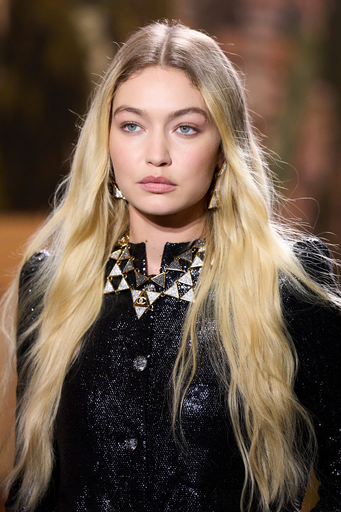 Mechas rubias con efecto contouring crecido