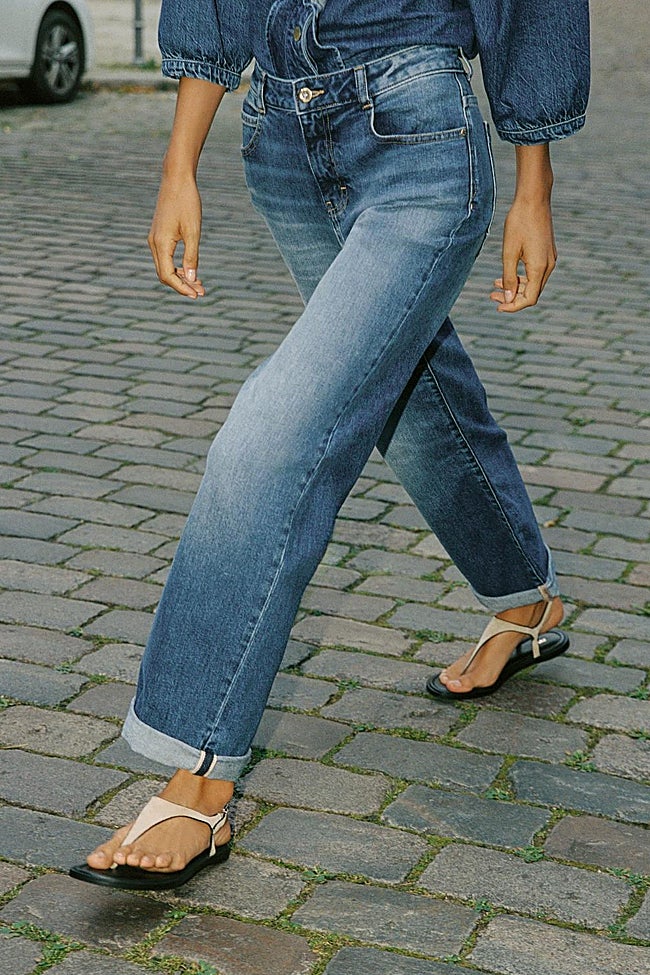 Vaqueros rectos de Zara (29,99 euros)