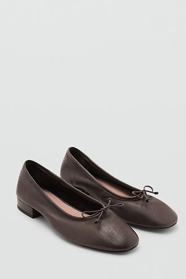 Bailarinas de piel de Mango (39,99 euros)