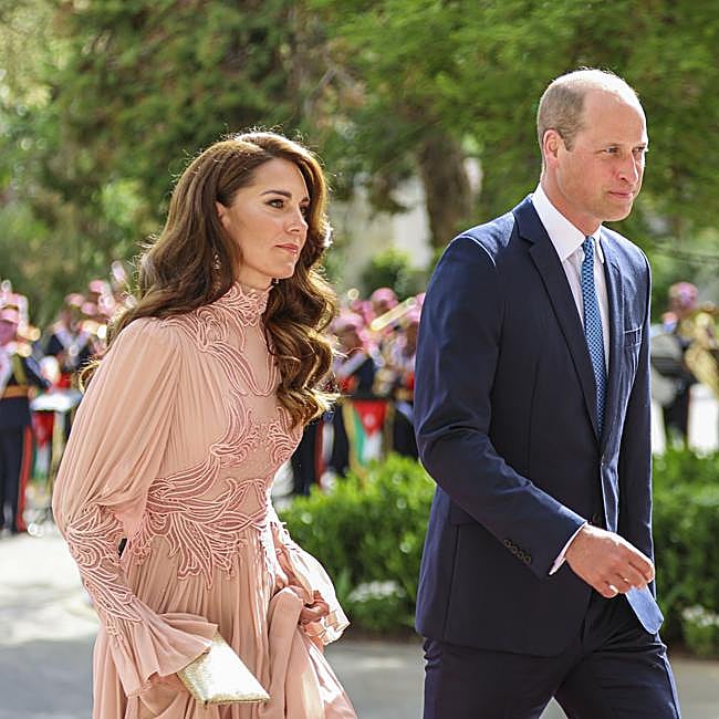 Kate Middleton y el príncipe Guillermo durante la boda de Hussein de Jordania, en 2023.