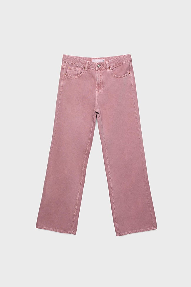 Vaqueros rosas de Stradivarius (27,99 euros)