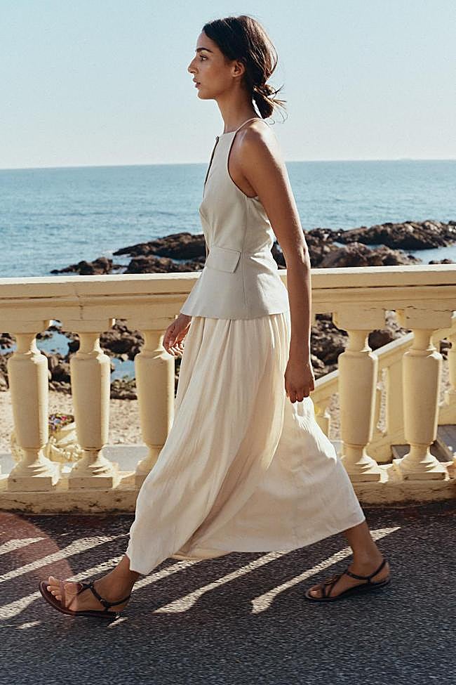 Vestido-chaleco de Zara (39,95 euros).