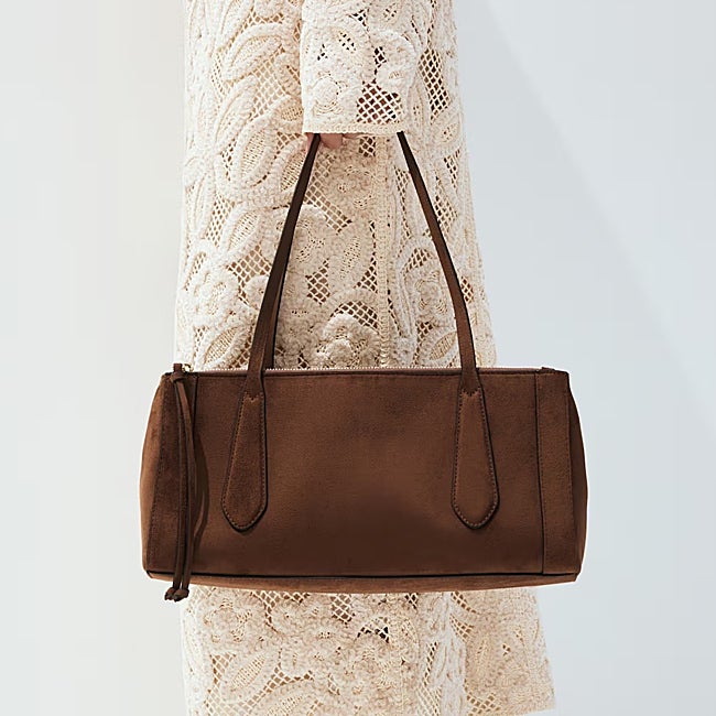Bolso marrón de H&M (29,99 euros)