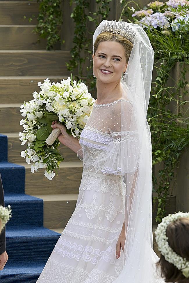 Carolina escogió la tiara Habsburgo.