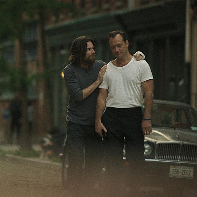 Jason Bateman y Jude Law son los hermanos Jake y Vince en Black Rabbit.