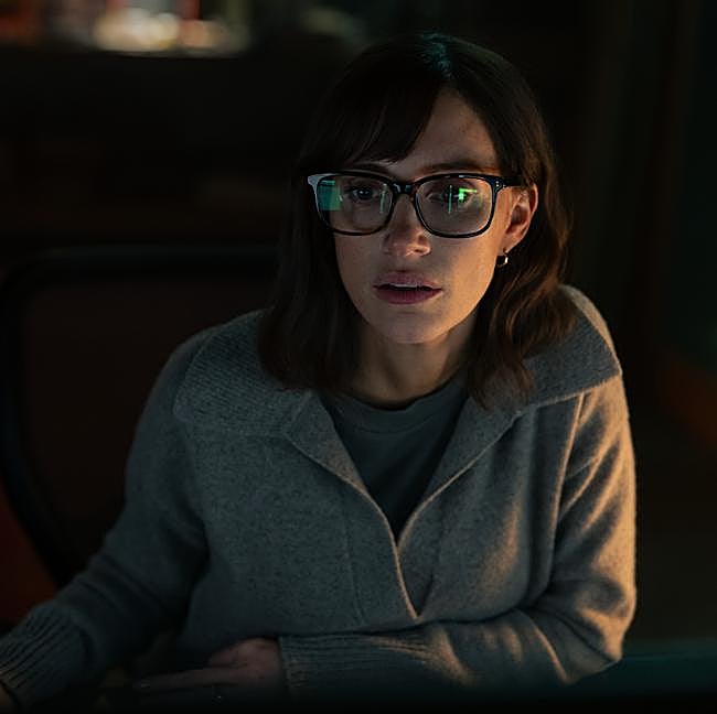 Jessica Chastain es The Savant en la serie a la que da nombre y que se basa en un artículo de la periodista Andrea Stanley.