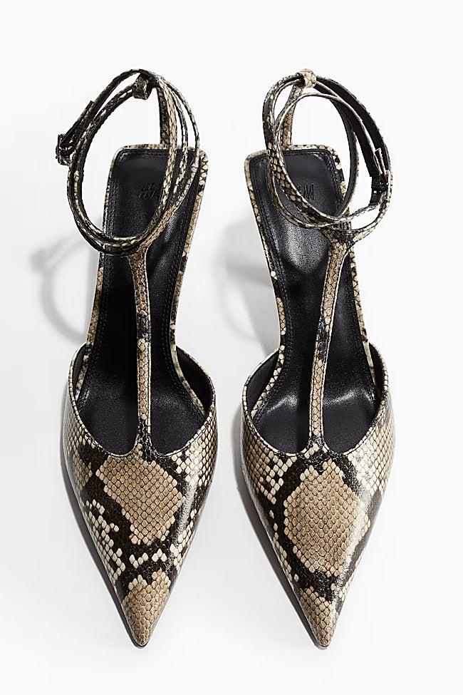 Zapatos con estampado animal de H&M (34,99 euros)