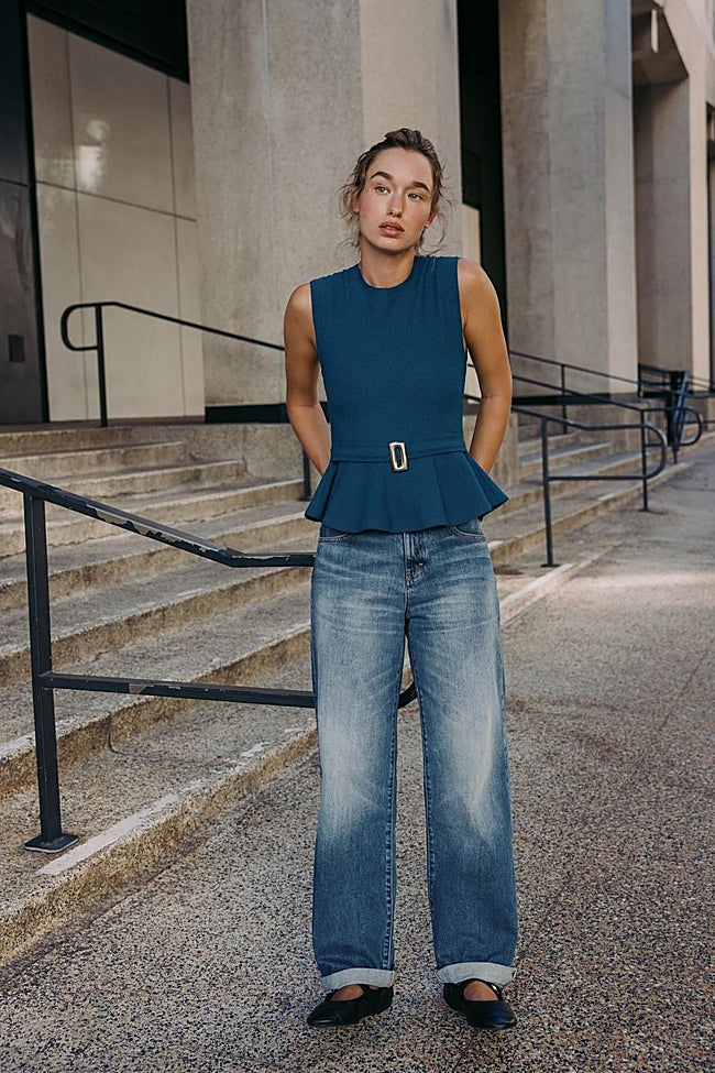 Top azul de Zara (19,99 euros)