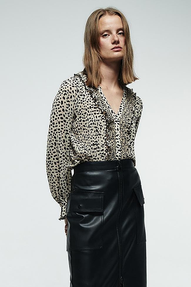 Camisa volante plisado (21,99€)