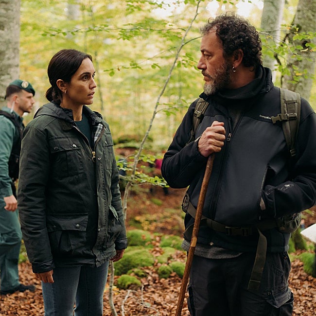Megan Montaner y Roger Casamajor compartiendo una escena de La Caza. Irati.