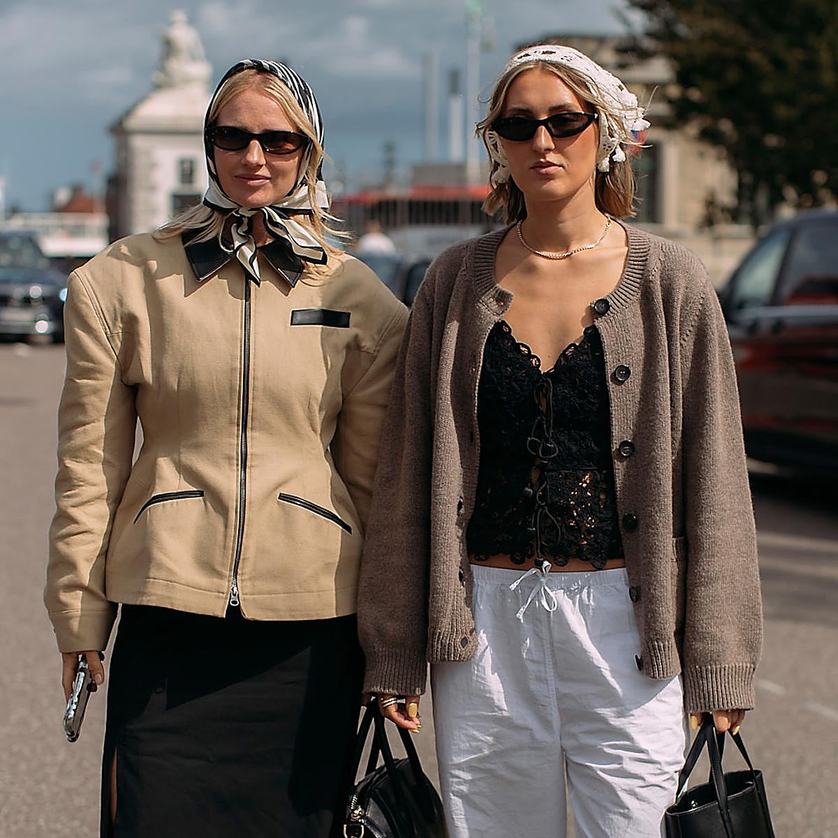 Mujeres con pañuelos en la cabeza