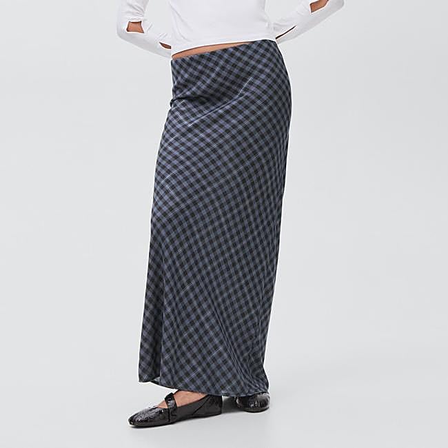 Falda gris de Mango, 29,99 euros.