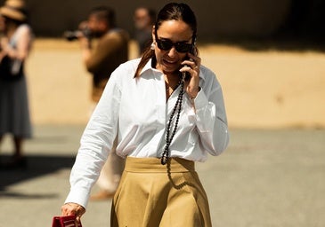Faldas midi para ir a la oficia y usar ahora con bailarinas y después con botas