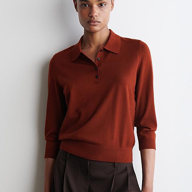 Jersey de lana color teja de COS, 79 euros.