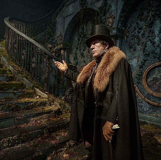 Christoph Waltz es Harlander en la nueva película de Guillermo del Toro, Frankestein.