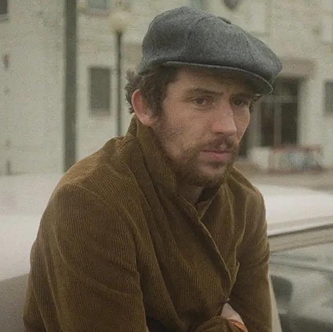 Josh O'Connor en una imagen de la película que protagoniza, Mente maestra.