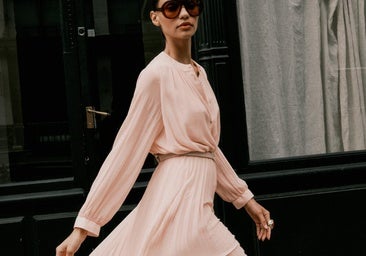 Este otoño tienes que añadir todos estos vestidos midi a tu lista de deseos de temporada. Los llevarás de día y de noche.