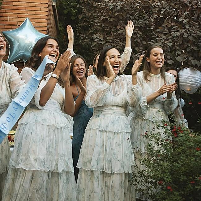 Tamara Falcó y el resto de invitadas al baby shower de Luisa Bergel, con el mismo vestido de TFP.