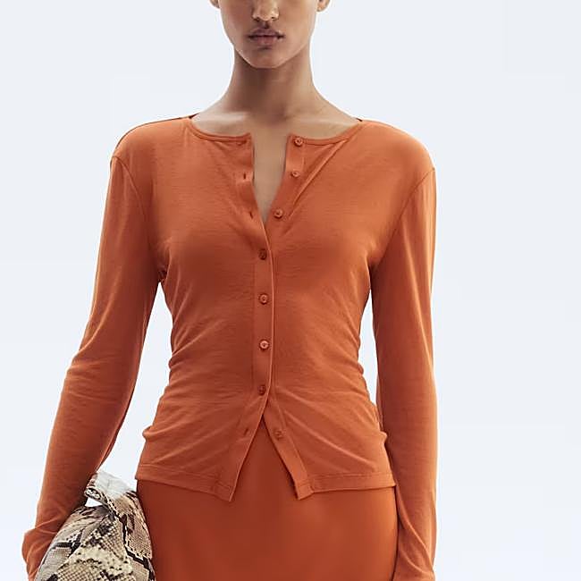 Cárdigan naranja de H&M, 7,99 euros.