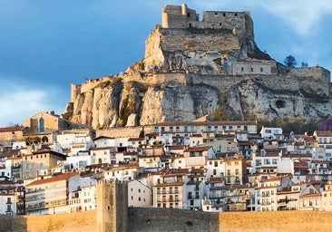 Este pueblo de Castellón es como Mont Saint-Michel sin mar: una muralla infinita, un casco antiguo precioso y el castillo