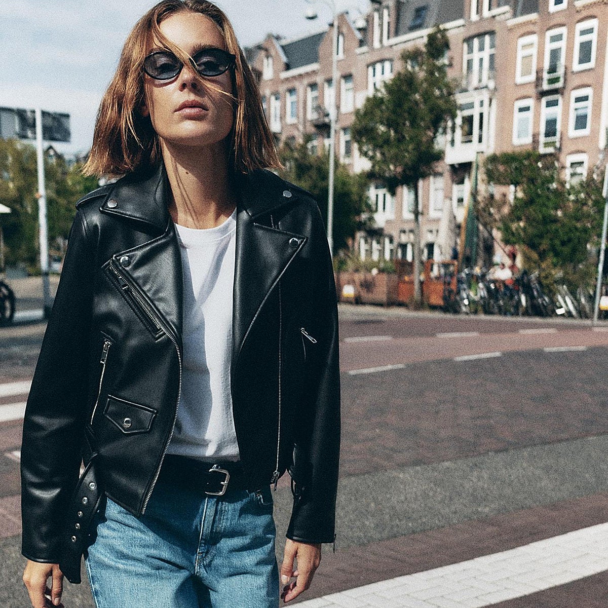 La chaqueta de entretiempo más deseada de la nueva temporada es la cazadora de cuero.