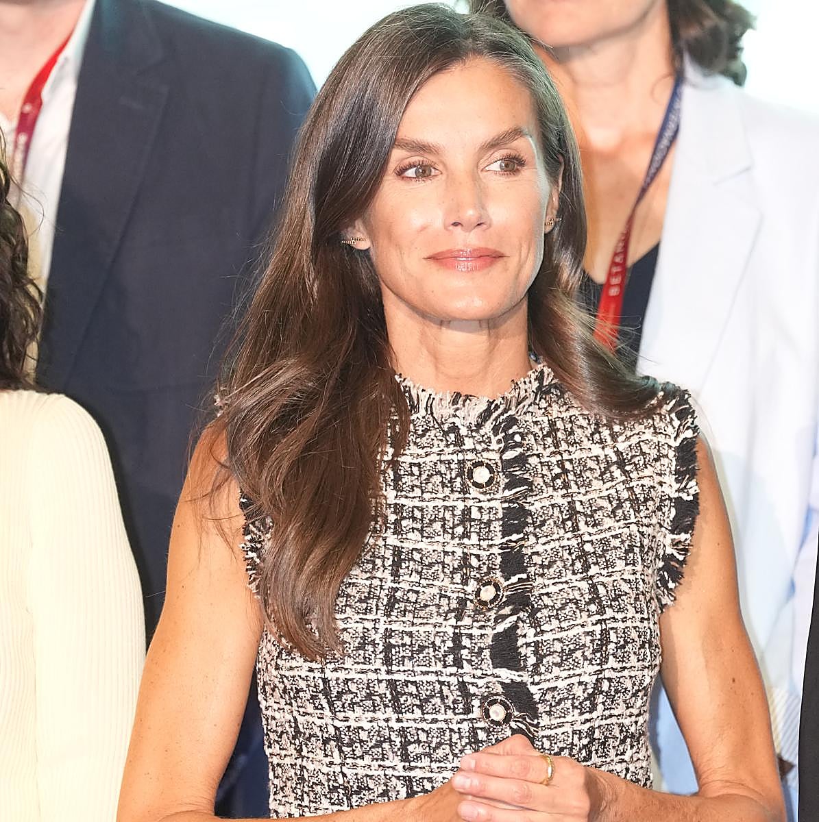 La reina Letizia con un chaleco de tweed.