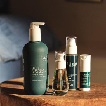 Imagen secundaria 1 - Las inmediaciones de Torralbenc, los productos de su colaboración Labeau Organic y Adriana Sintes en el sofisticado hotel.