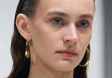 Los polvos ligeros que usarás para fijar el maquillaje.