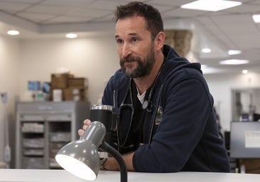 Noah Wyle en una imagen de The Pitt, el drama médico que protagoniza y del que es productor ejecutivo, guionista y protagonista.